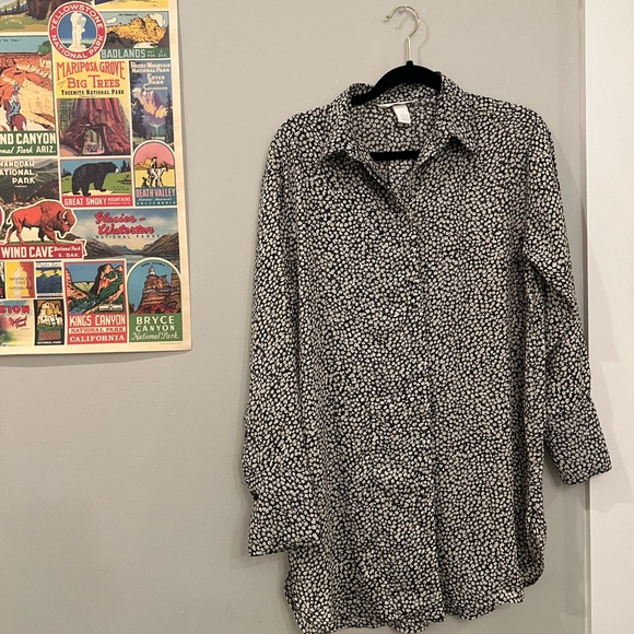 Floral Button-Up Blouse - Picture 5 of 5